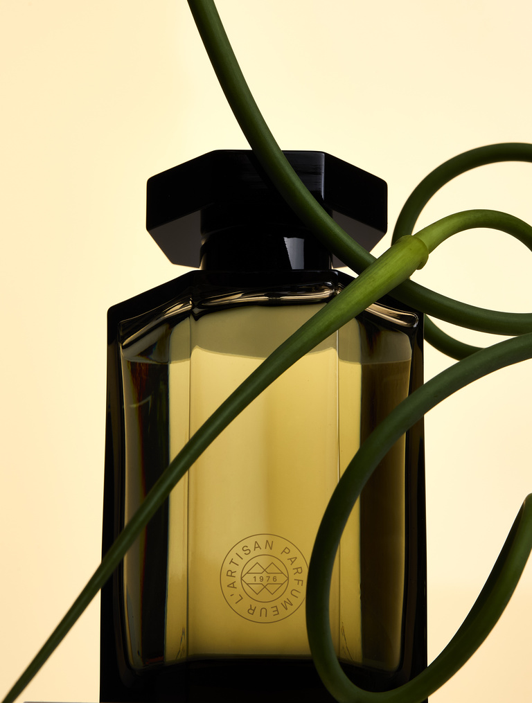 Partition - Wonderland_ArtisanParfumeur_Flower-2.jpg